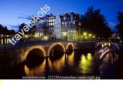 221530Amsterdam-canals-night.jpg